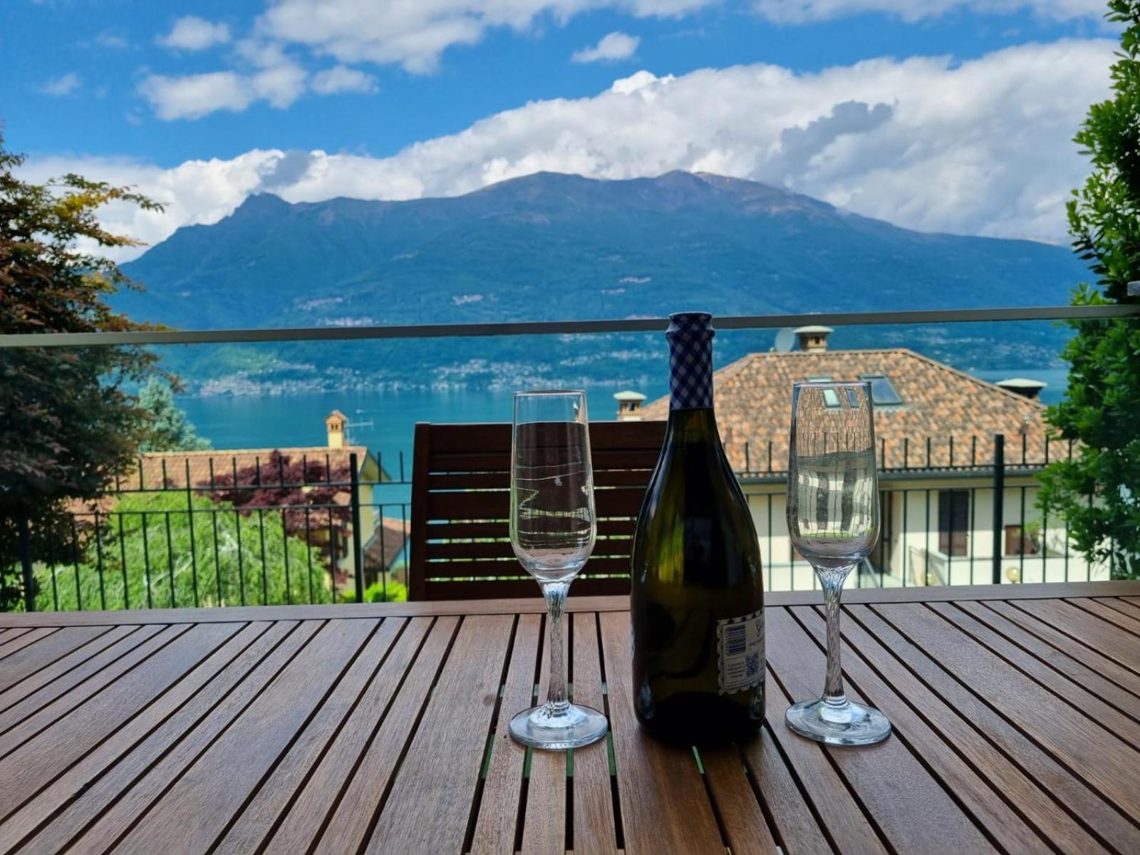 Apartment With Garden And Terrace Beautiful Lake View Беллано Экстерьер фото