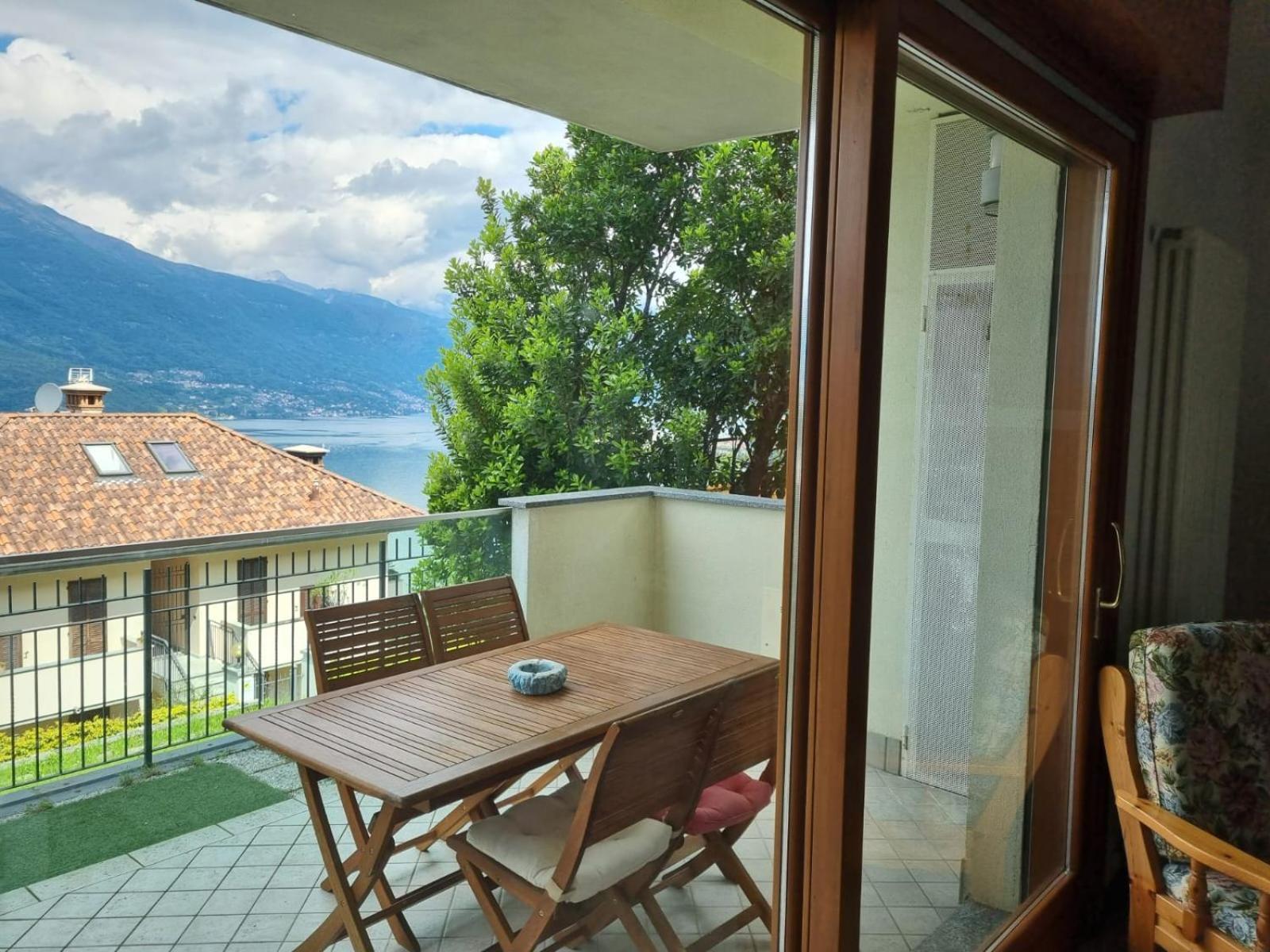 Apartment With Garden And Terrace Beautiful Lake View Беллано Экстерьер фото