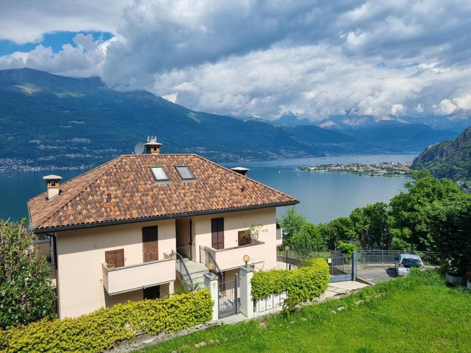 Apartment With Garden And Terrace Beautiful Lake View Беллано Экстерьер фото