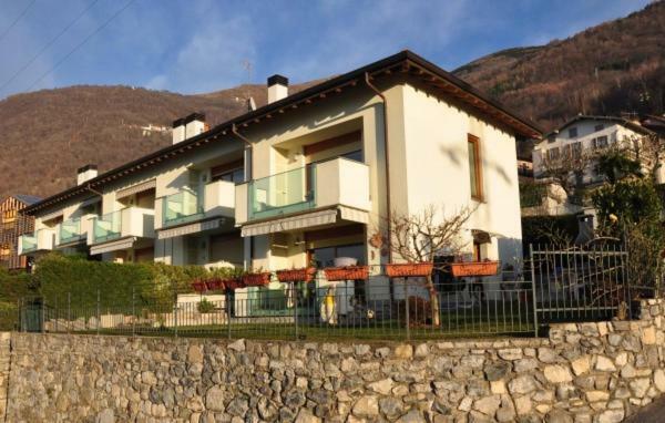 Apartment With Garden And Terrace Beautiful Lake View Беллано Экстерьер фото
